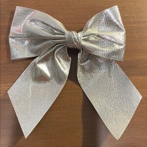 Silver Metallic Bow*